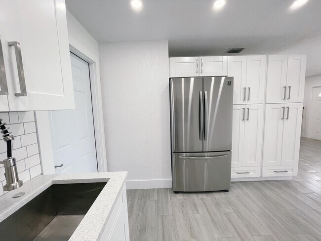 Building Photo - 5649 S 37th Ct