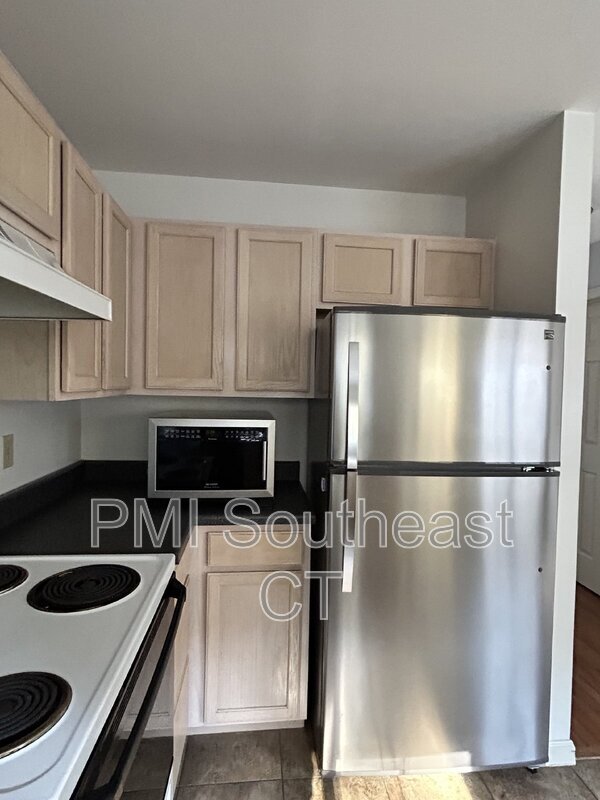 Building Photo - 310 Boston Post Rd