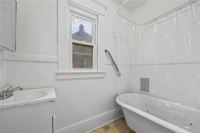 Building Photo - 98 Ackerman St