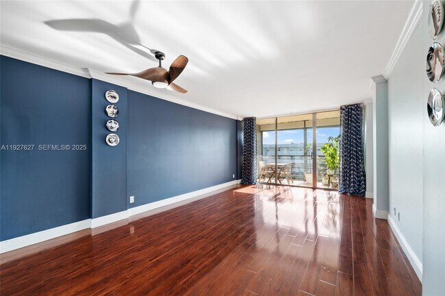 Building Photo - 116 Royal Pk Dr