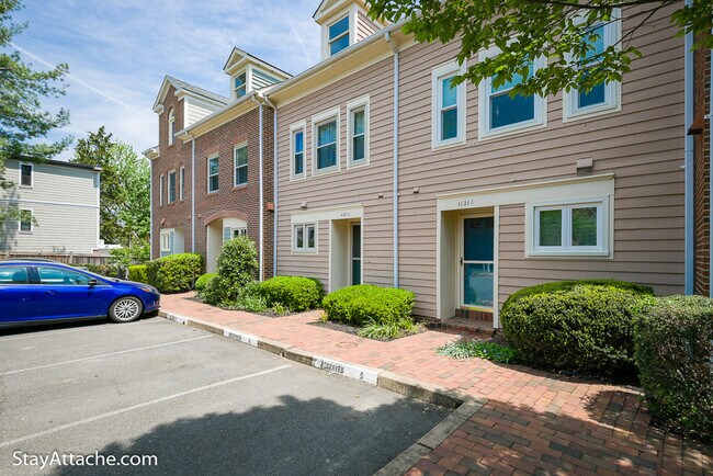 Building Photo - 1121 N Stuart St