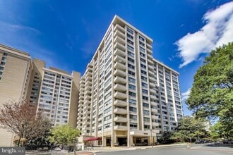 Building Photo - 5500 Friendship Blvd