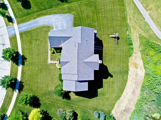 Building Photo - 8 Turnbury Ct