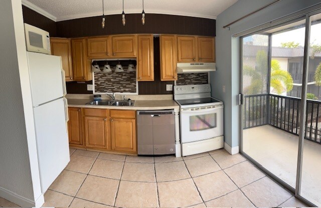 Building Photo - 1560 Colonial Blvd