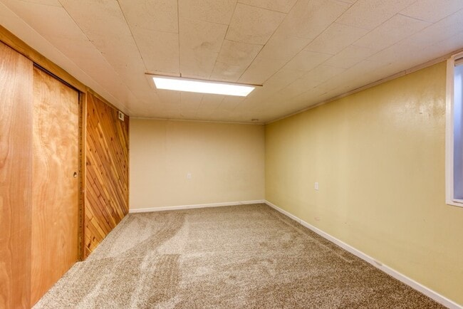 Building Photo - Beautiful and LARGE 4 bed 3 bath Home in Desirable Table Mesa Neighborhood with Full Basement.