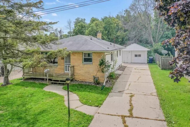 Primary Photo - 1482 Hastings St