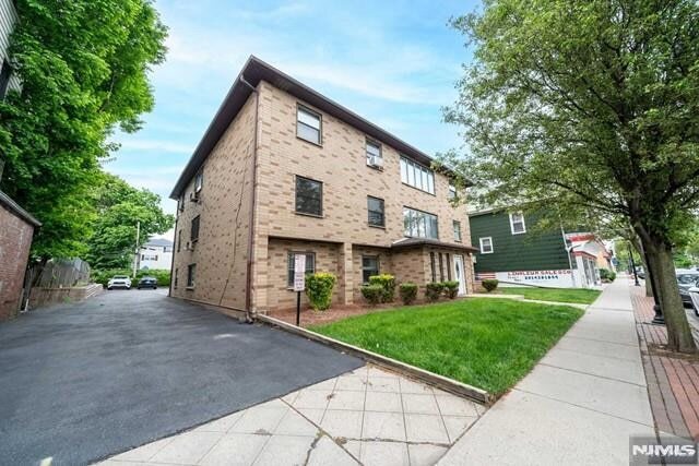 Building Photo - 141 Park Ave