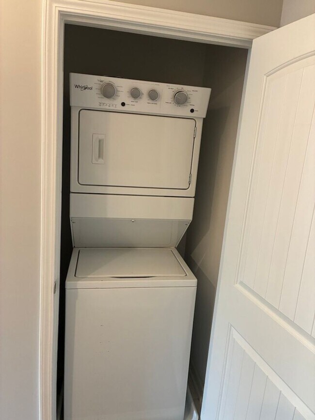 Building Photo - 805 Lynes St