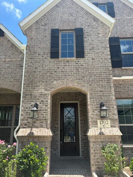 Building Photo - 1702 Trellis Dr