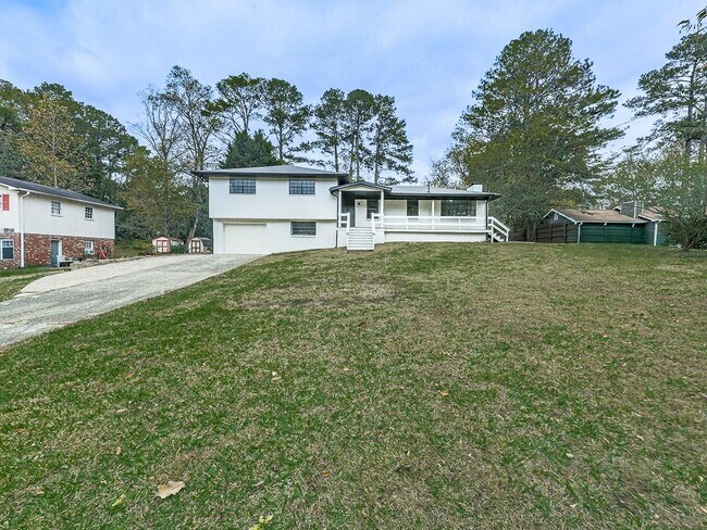 Building Photo - 421 Creek Valley Dr