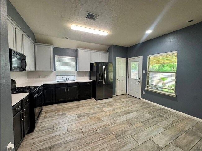 Building Photo - 4019 Strawberry Ct