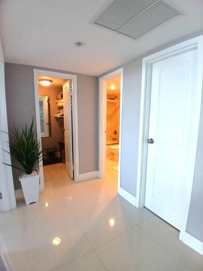 Building Photo - 1830 Embassy Dr