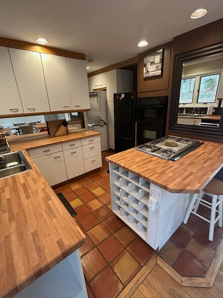 Building Photo - 6009 Grosvenor Ln