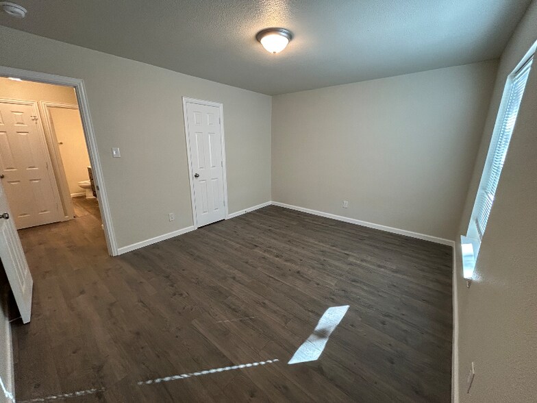 Building Photo - 5605 Hiett Ct