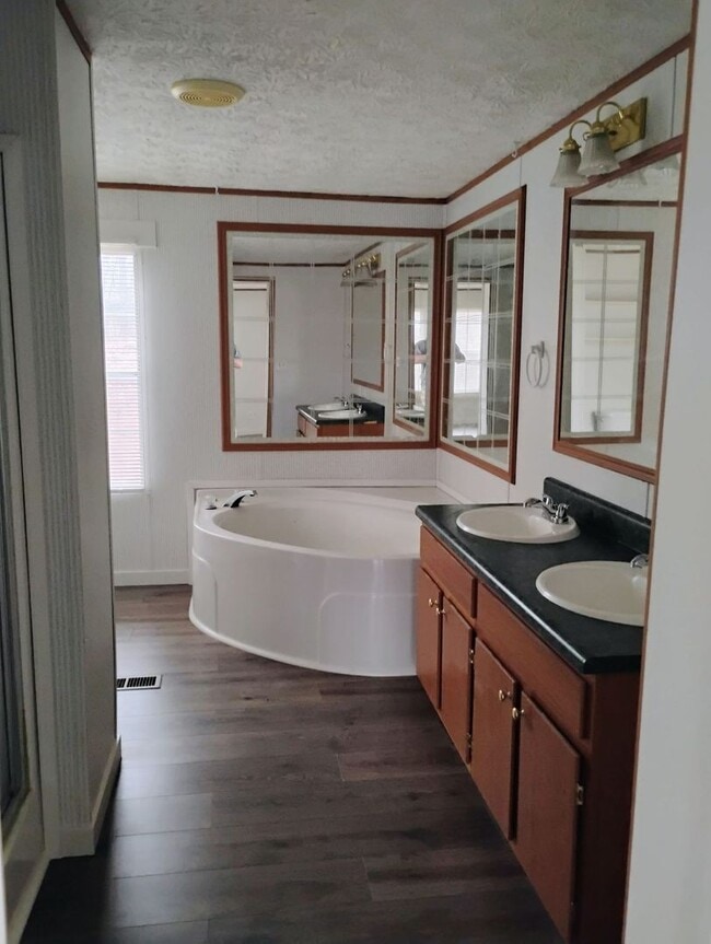 Building Photo - Gorgeous 3 Bedroom 2 Bath Home in Convenient Dawsonville Location! Move In Ready!!!!