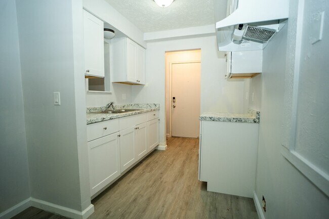 Kitchen - Chestnut Flatz