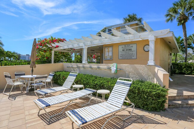 Building Photo - Live the Naples Lifestyle – Elegant 2BR/2B...
