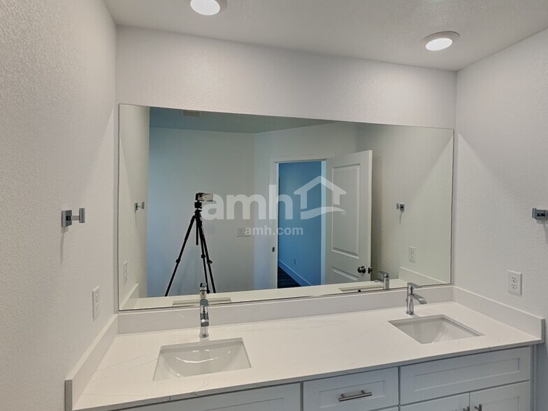 Building Photo - 5872 Fly Fisher St