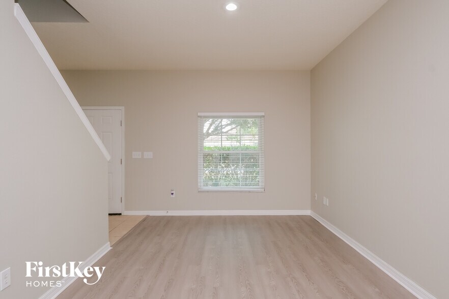 Building Photo - 11108 Creek Haven Dr