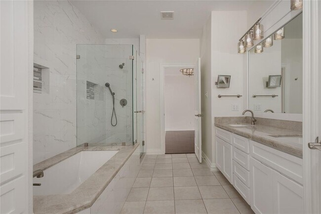 Building Photo - 2 E Pipers Green St