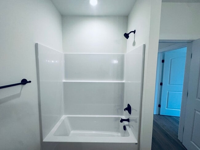 Building Photo - THE CROWN AT CORNERSTONE - EXTRA LARGE UNIT