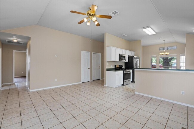 Building Photo - 1404 River Oak Dr