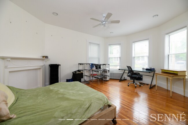 Primary Photo - 19 Trowbridge St