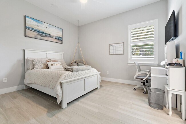 Building Photo - 12955 SW Kanner Hwy