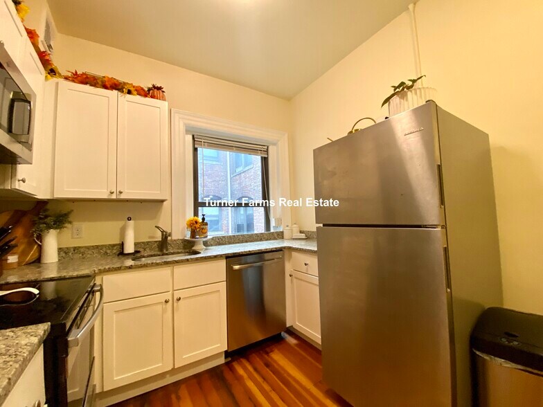 Building Photo - 1463 Beacon St