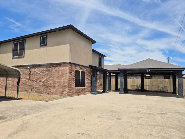 Building Photo - 2987 Temple Dr