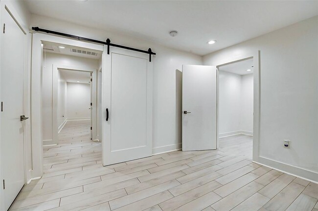 Building Photo - 5541 Aspen St