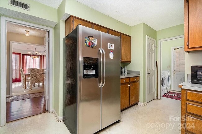 Building Photo - 2027 Killarney Pl