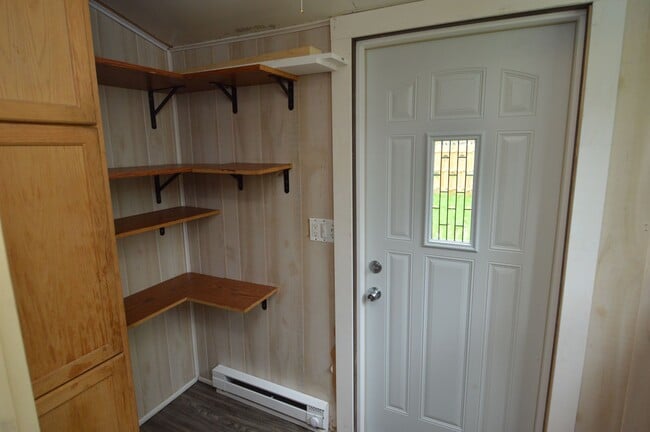 Building Photo - Updated 5 Bedroom House for Rent Near Downtown!