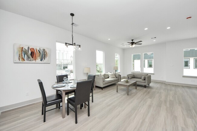 Building Photo - 5309 Kindred Gdn Ln