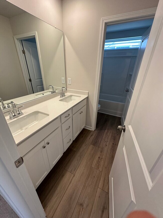 Building Photo - 220 Paneer Ln