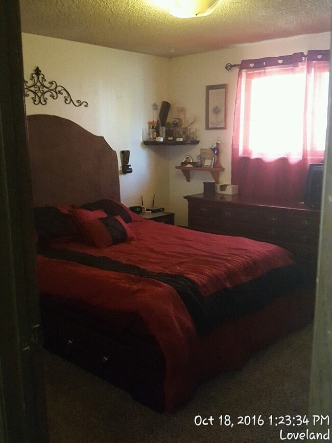 Building Photo - 2 Bedroom, 1 Bath Duplex with One Car Atta...