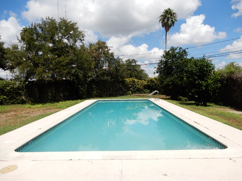 Building Photo - 609 N McColl Cir