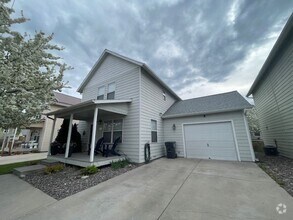 Building Photo - Recently Updated 3 BR/ 1.5 BA in Central M...