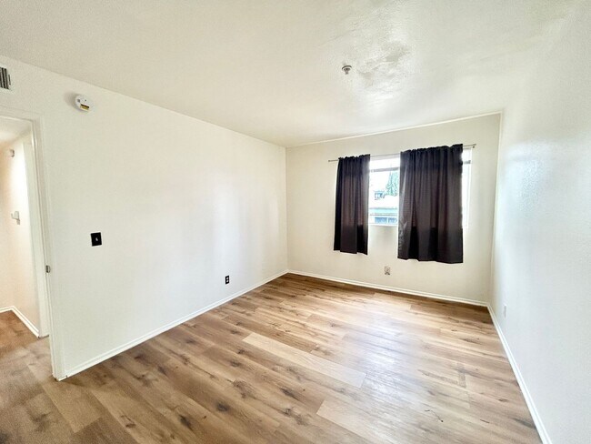 Building Photo - 4511 Murietta Ave