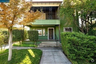 Building Photo - VACANT DOWNTOWN APARTMENT REDONE TO THE 10...