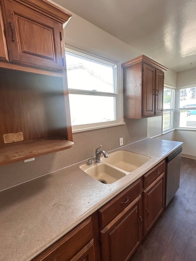 Building Photo - 13215