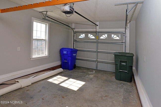 Building Photo - 2008 Penncross Dr