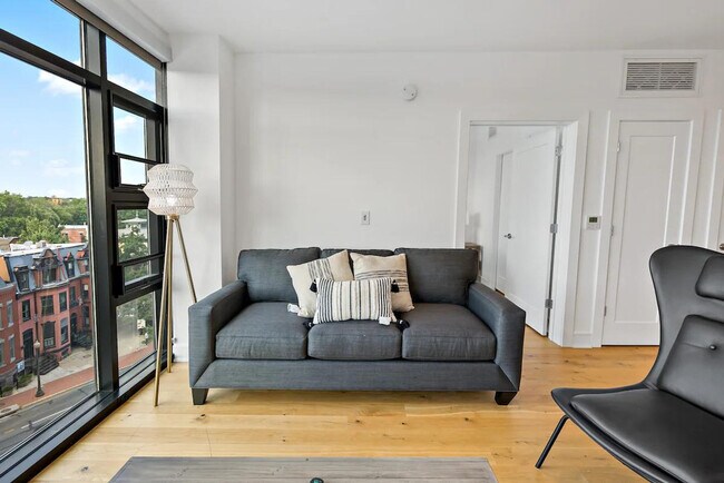 Building Photo - 635 S St NW