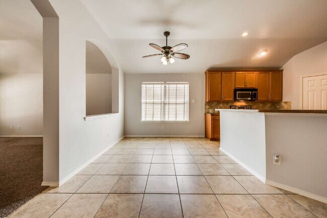 Building Photo - Gorgeous 3 Bed, 2 full bath gem located in the heart of the sought-after Chadwick Farms