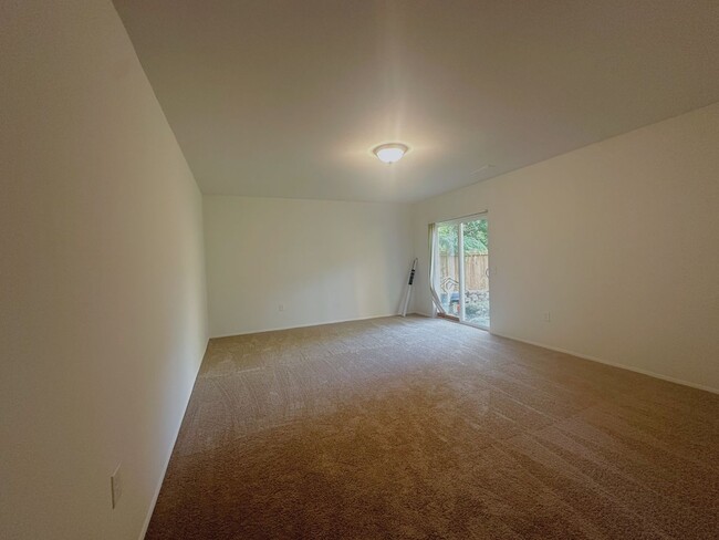 Building Photo - Beautiful 4-Bedroom 3-Bath Home in Marysvi...