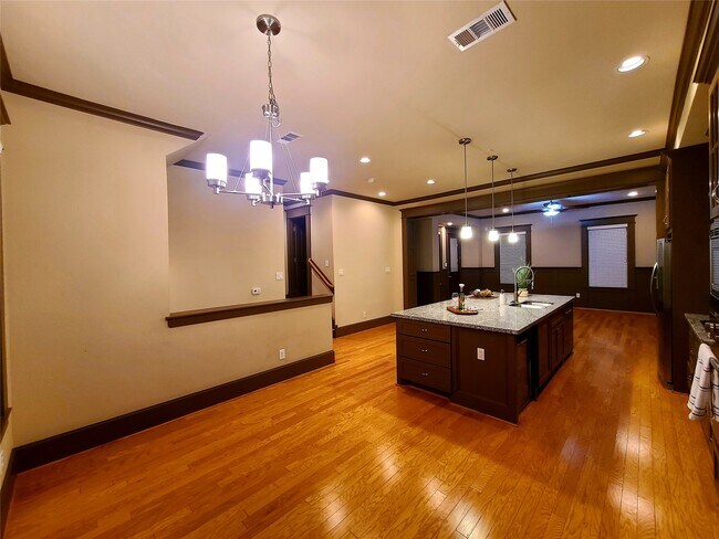 Building Photo - 855 Mathis St
