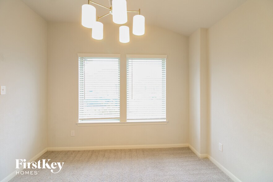 Building Photo - 723 Norwalk Dr