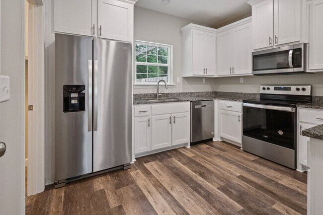 Building Photo - 2 Bed / 1 Bath Duplex for Rent – $1,350/Month
