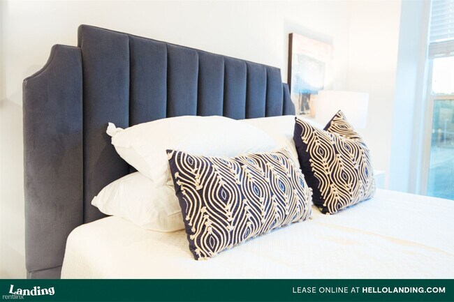 Building Photo - 812 Inverness Ave