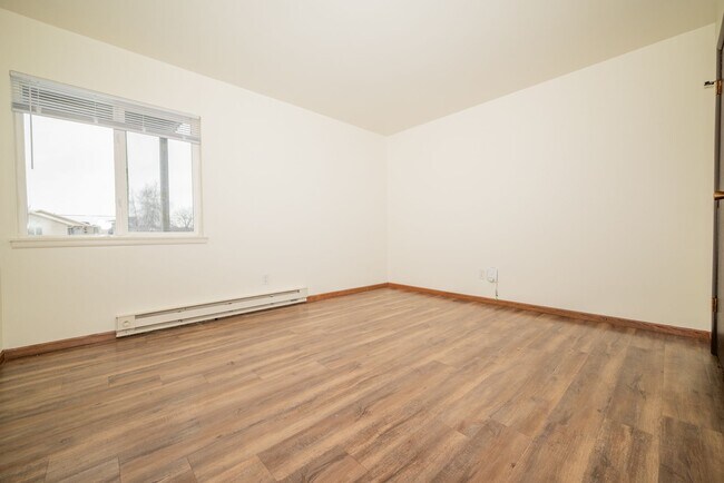 Building Photo - 1205 Emerald Terrace